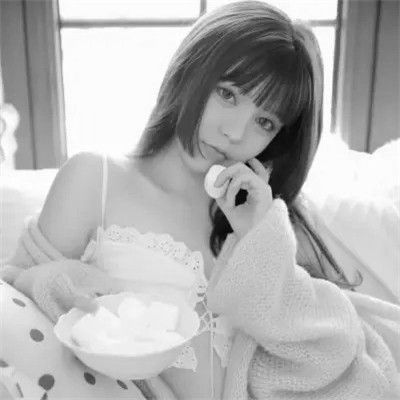 美女黑白系女生头像图片