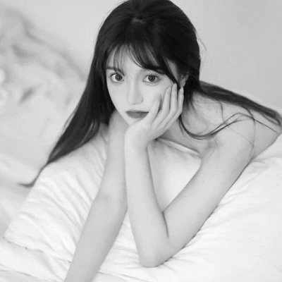 美女黑白系女生头像图片