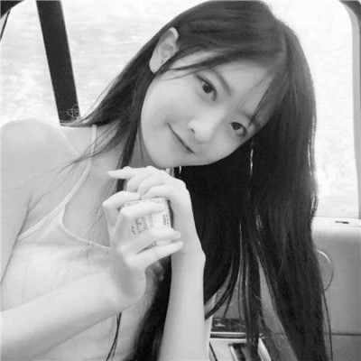 美女黑白系女生头像图片