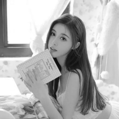 美女黑白系女生头像图片