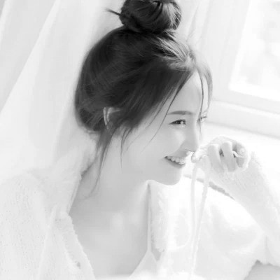 美女黑白系女生头像图片