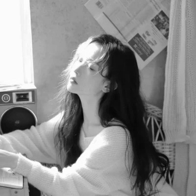 美女黑白系女生头像图片