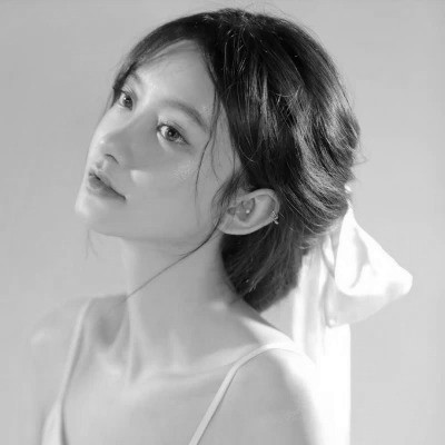 美女黑白系女生头像图片