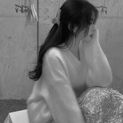 美女黑白系女生头像图片