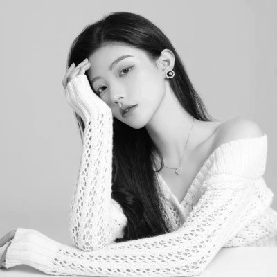 美女黑白系女生头像图片