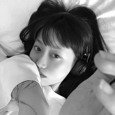 优质女生头像高清黑白图片