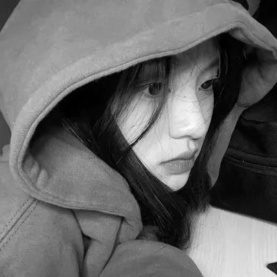 优质女生头像高清黑白图片