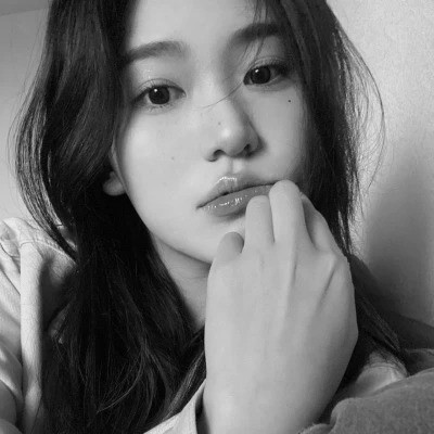 优质女生头像高清黑白图片