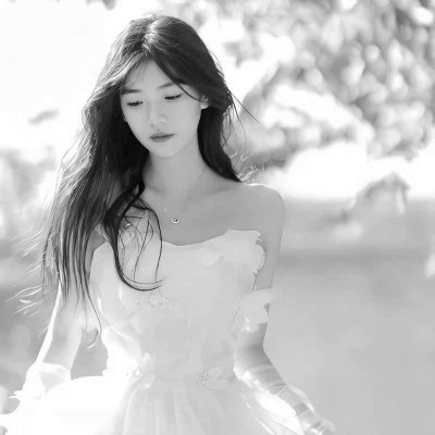 优质女生头像高清黑白图片