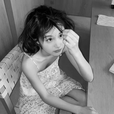 优质女生头像高清黑白图片