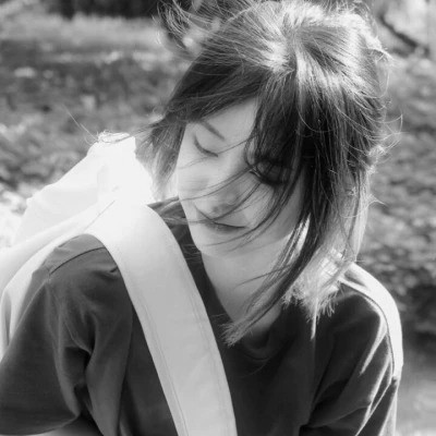 优质女生头像高清黑白图片