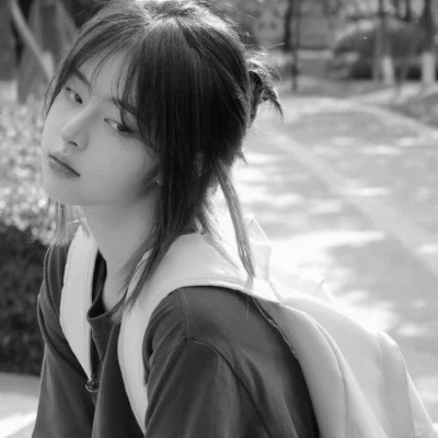 优质女生头像高清黑白图片