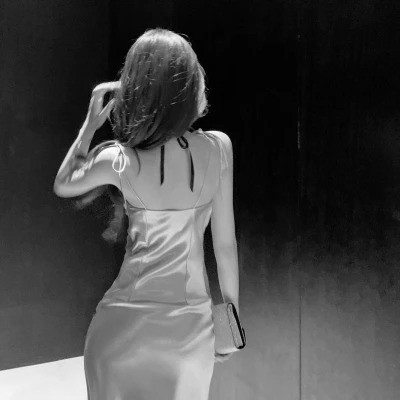 女生冷酷霸气黑白头像图片