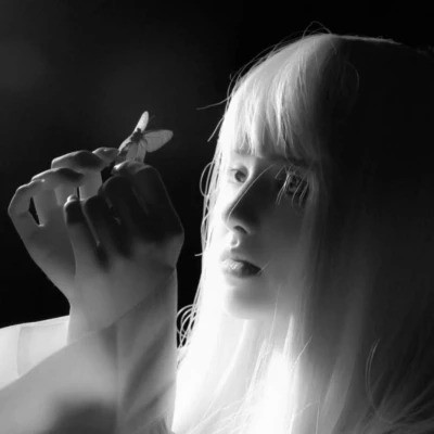 女生冷酷霸气黑白头像图片