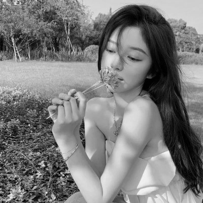 女生冷酷霸气黑白头像图片