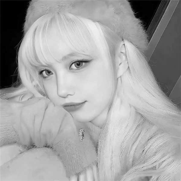 女生头像真人高级黑白高清图片