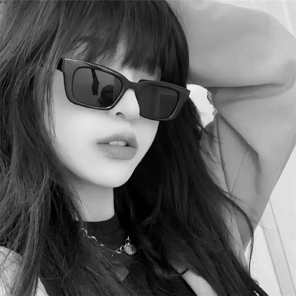 女生头像真人高级黑白高清图片