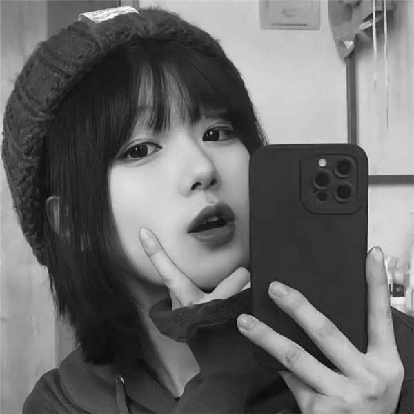 女生头像真人高级黑白高清图片