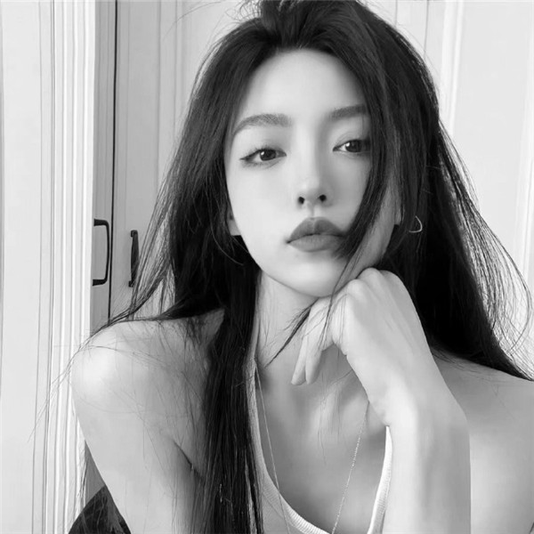 女生头像真人高级黑白高清图片