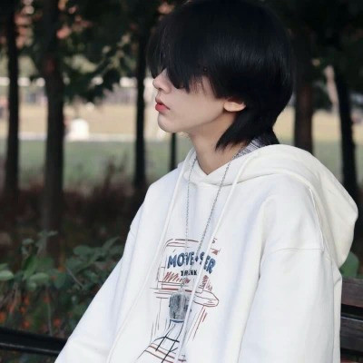 2025最新男生头像图片