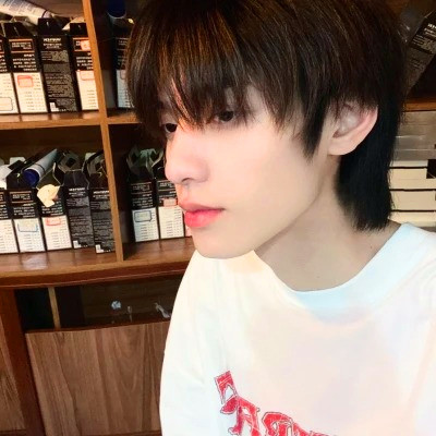 2025最新男生头像图片
