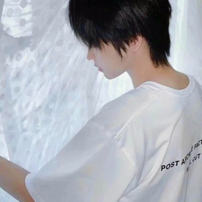 2025最新男生头像图片