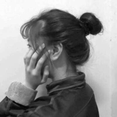 真人女生头像可爱呆萌黑白图片