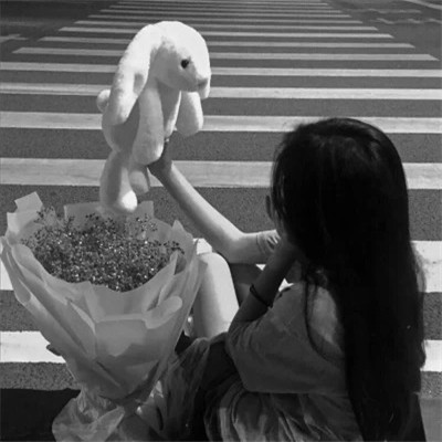真人女生头像可爱呆萌黑白图片