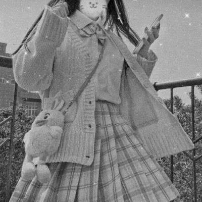 真人女生头像可爱呆萌黑白图片