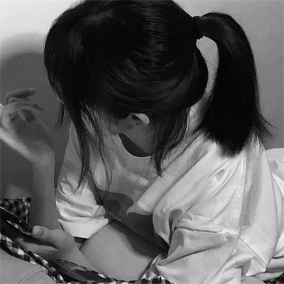 真人女生头像可爱呆萌黑白图片