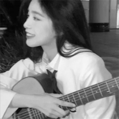 真人女生头像可爱呆萌黑白图片