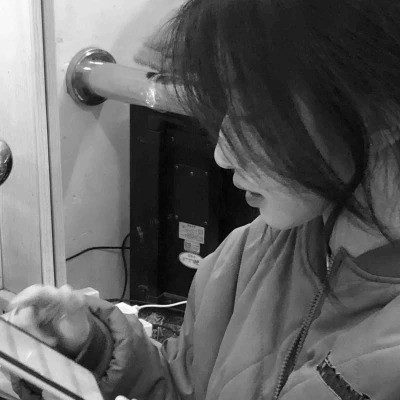 真人女生头像可爱呆萌黑白图片