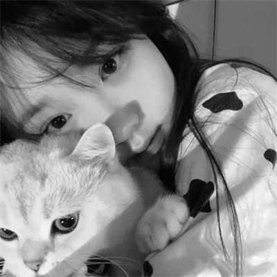 真人女生头像可爱呆萌黑白图片