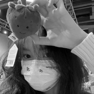 真人女生头像可爱呆萌黑白图片