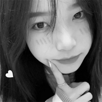 真人女生头像可爱呆萌黑白图片