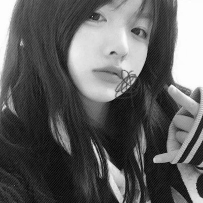 真人女生头像可爱呆萌黑白图片