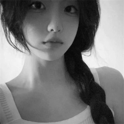 真人女生头像可爱呆萌黑白图片