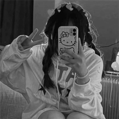 真人女生头像可爱呆萌黑白图片