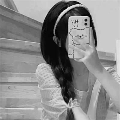 真人女生头像可爱呆萌黑白图片