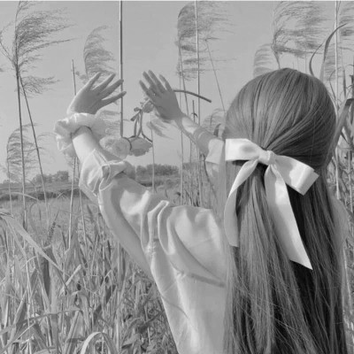 真人女生头像可爱呆萌黑白图片