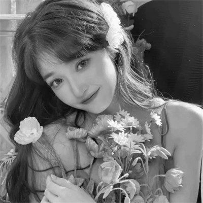 真人女生头像可爱呆萌黑白图片