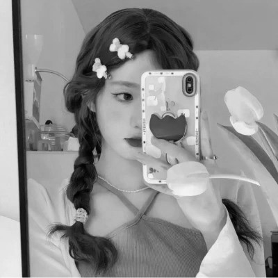 真人女生头像可爱呆萌黑白图片