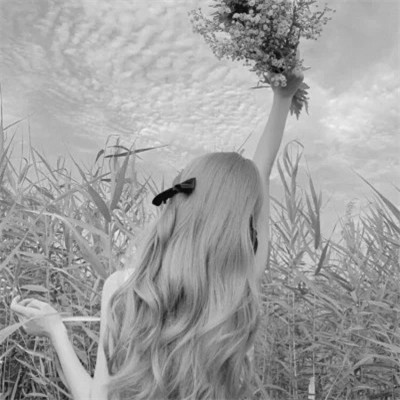 真人女生头像可爱呆萌黑白图片