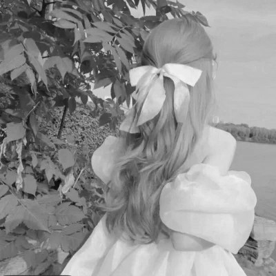 真人女生头像可爱呆萌黑白图片