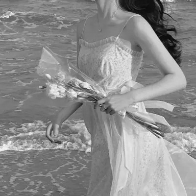 真人女生头像可爱呆萌黑白图片