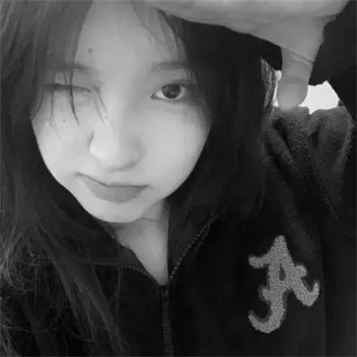 可爱黑白女头图片