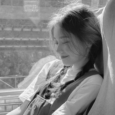 可爱黑白女头图片