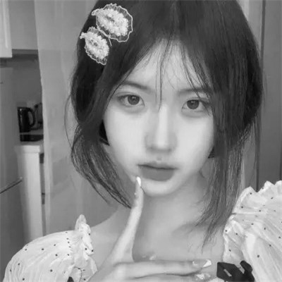 可爱黑白女头图片