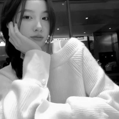 可爱黑白女头图片