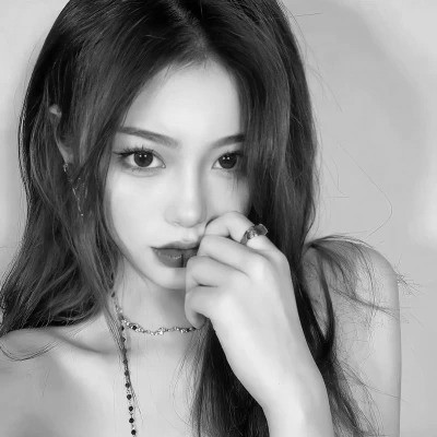 可爱黑白女头图片